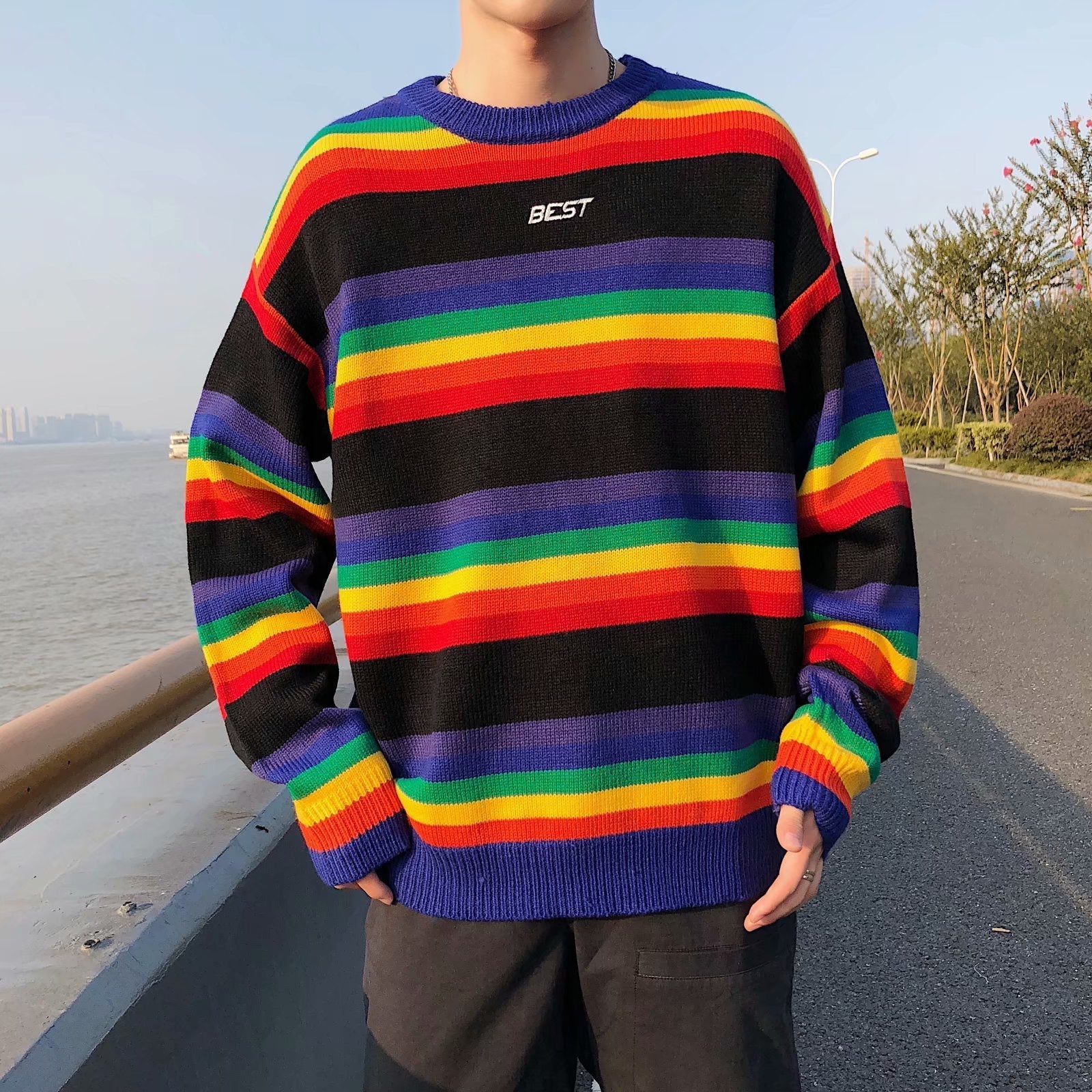 Maglione largo a righe arcobaleno 