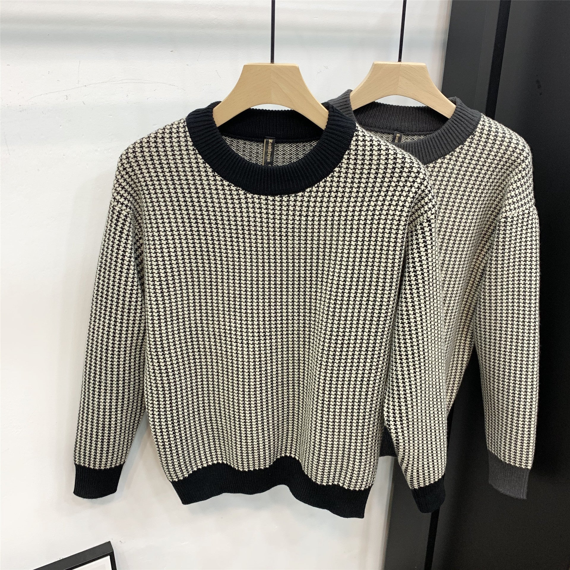 Maglione a quadri spesso con scollo tondo e vestibilità slim fit