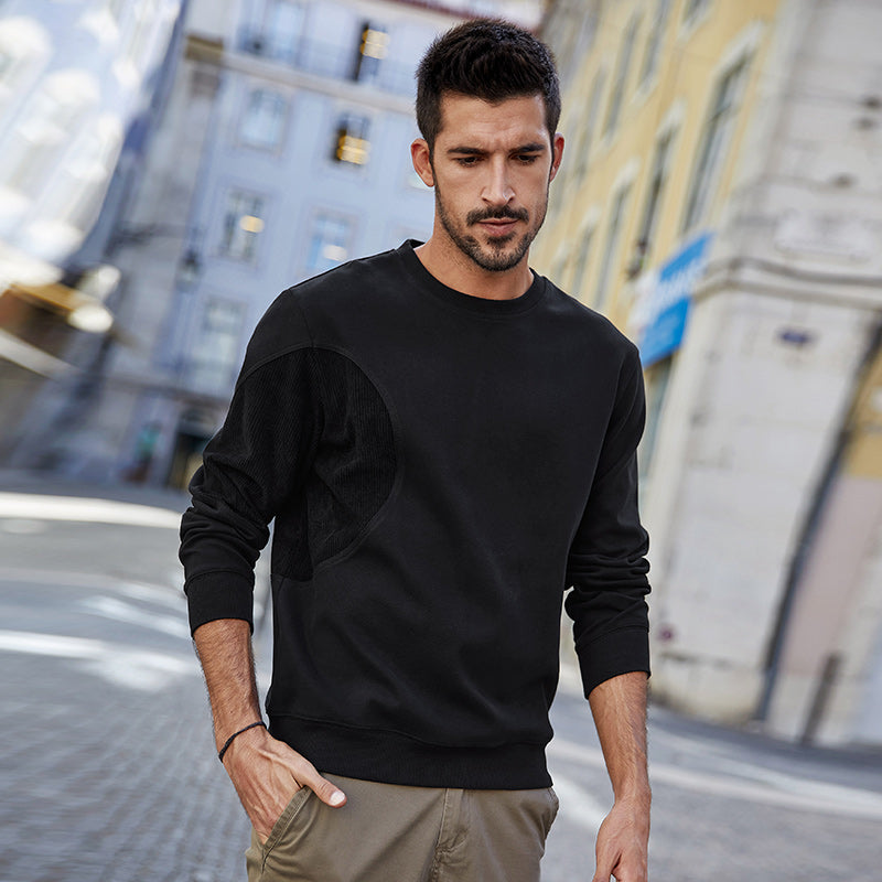 Maglione girocollo con cuciture da uomo