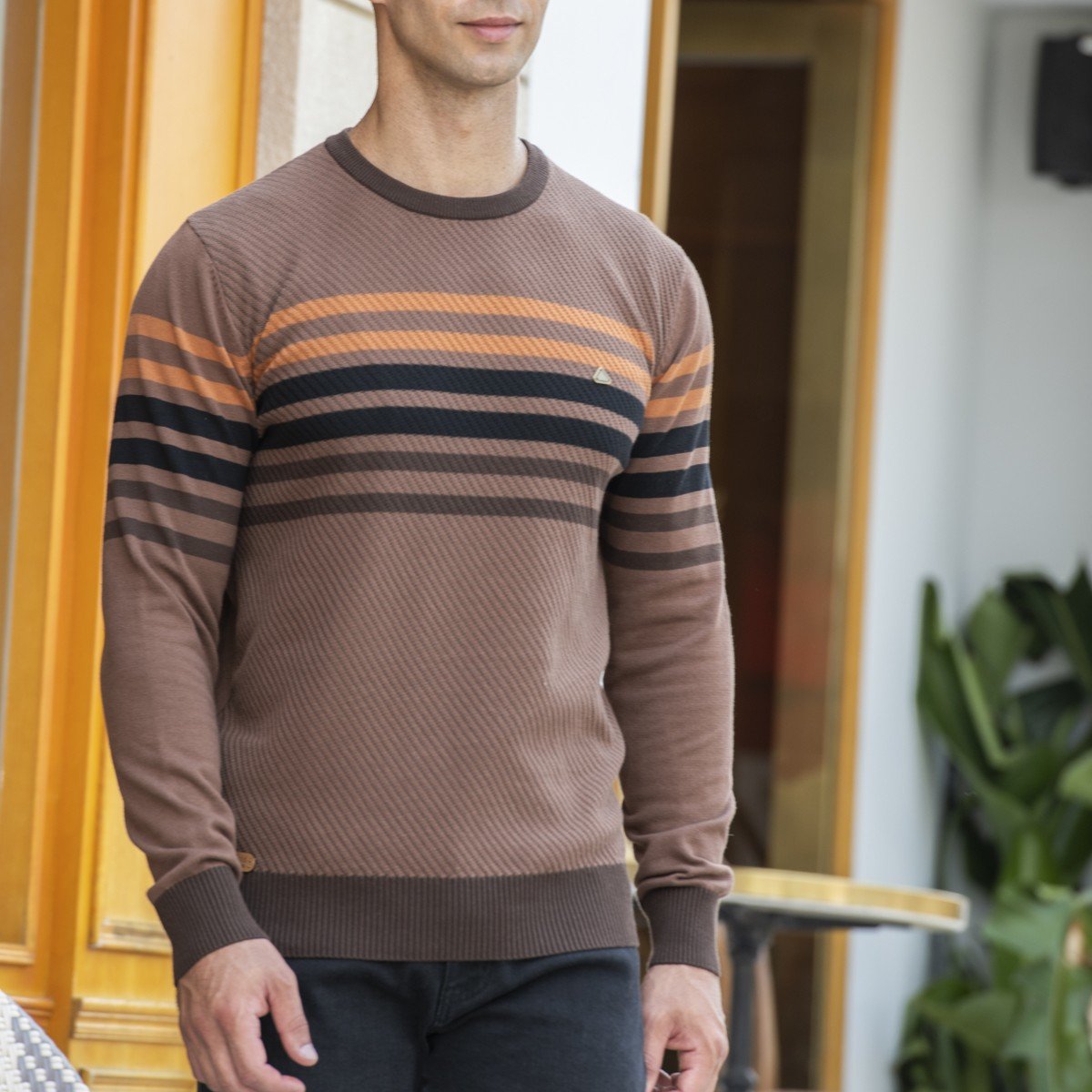 Maglione casual da uomo a righe con colori a contrasto