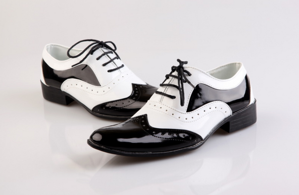 Zapatos de hombre de moda en blanco y negro.