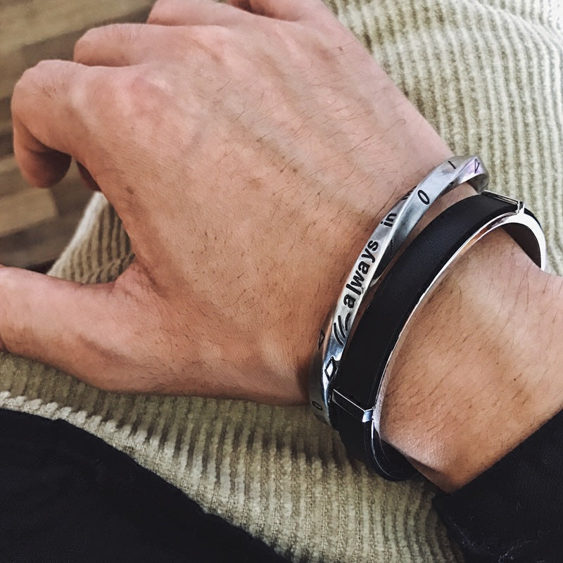 Elegantes pulseras con personalidad que combinan con todo para hombre