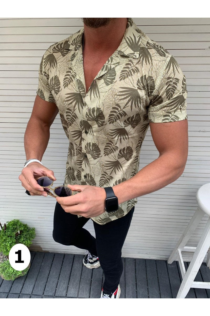 Camisa de hombre manga corta con estampado de hojas de coco. 