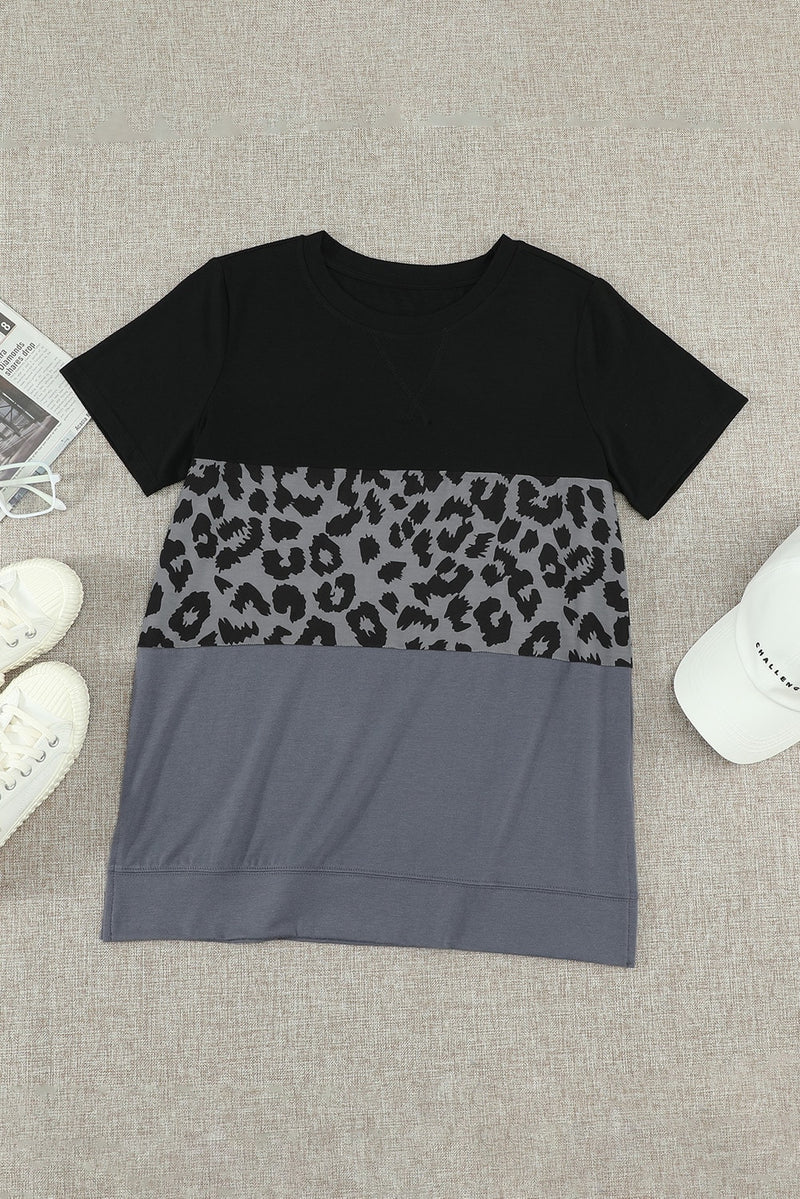Camiseta de manga corta con bloques de color y estampado de leopardo