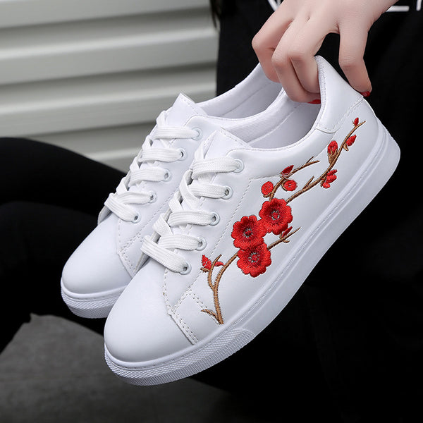 zapatos casuales con estampado de rosas