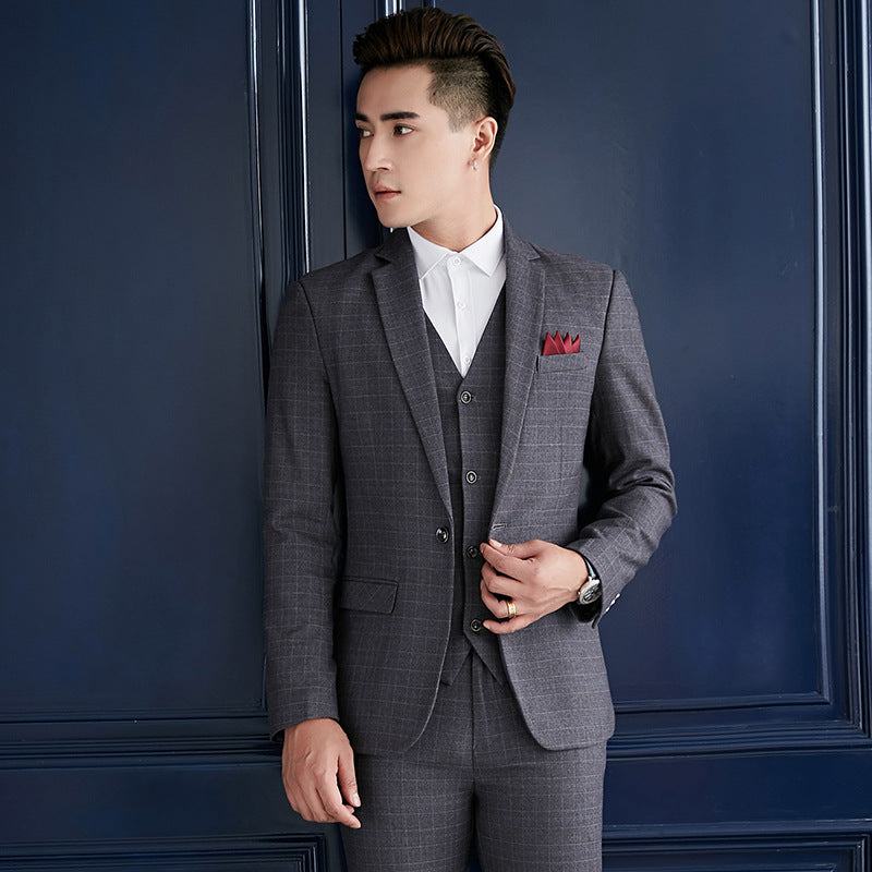 Traje de corte occidental estilo británico para hombre.