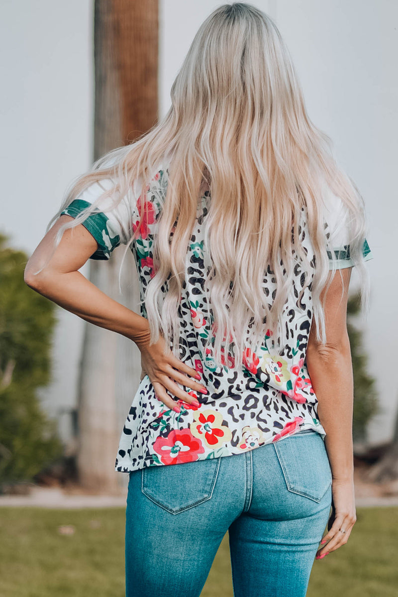 Camiseta de manga raglán corta con estampado floral y leopardo