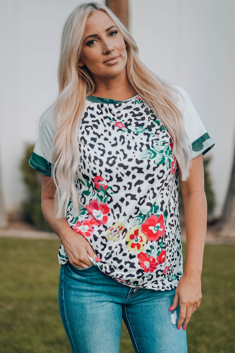 Camiseta de manga raglán corta con estampado floral y leopardo