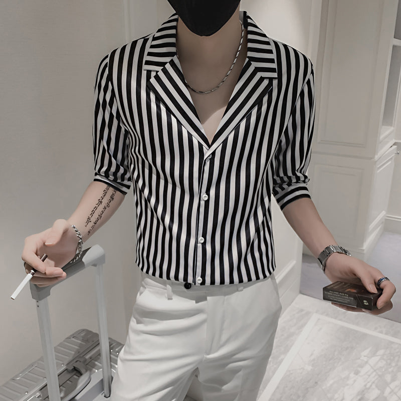 Camisa de hombre de corte slim a rayas de manga corta