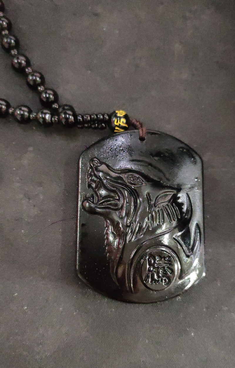 Nuevo Collar con colgante de amuleto de cabeza de lobo tallado en obsidiana